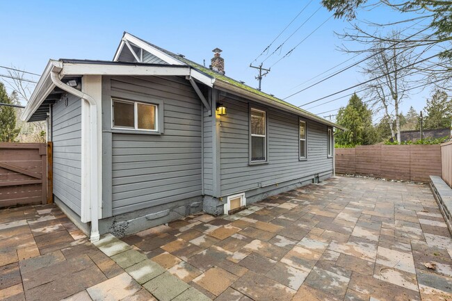 Building Photo - Updated Northgate Home with Modern Comfort, Privacy, and Great Walkability