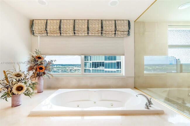 Building Photo - 2110 N Ocean Blvd