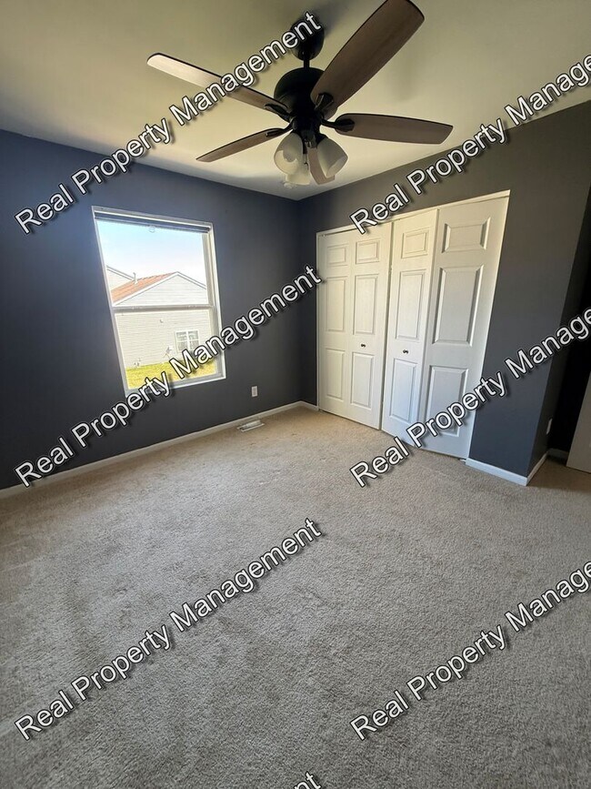 Building Photo - 2 Bedroom Townhome