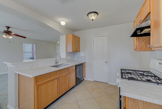 Building Photo - 13983 Maximos Dr