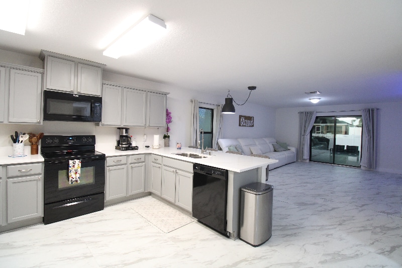 Building Photo - 600 Swallowtail Dr