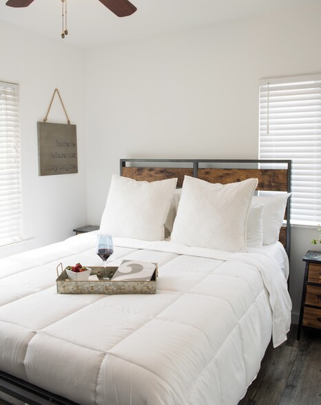 Building Photo - 509 E Buckthorn St