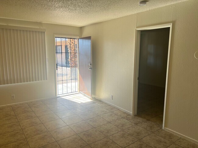 Building Photo - Available 1 Bedroom Condo In Central Las V...