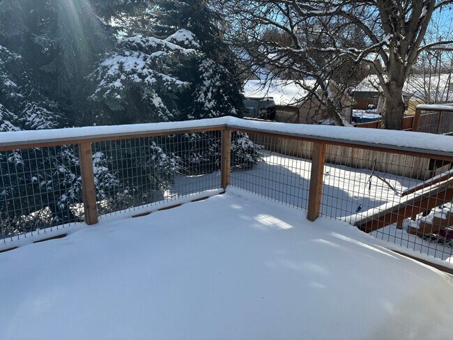 Building Photo - 726-728 E Spokane Ave