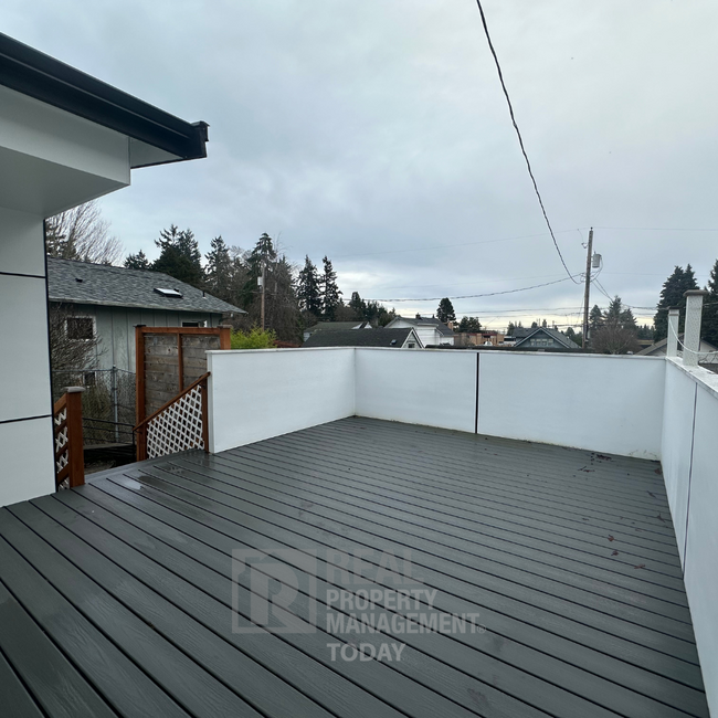 Building Photo - Modern 4 Bedroom House In Tacoma!