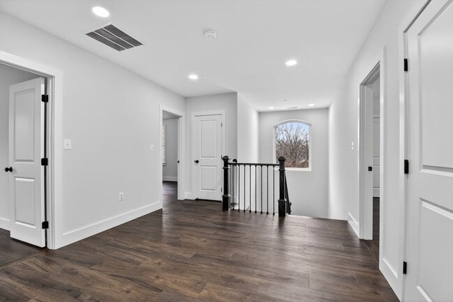 Building Photo - Spacious New Build in Quiet Glenmont / Silver Spring - Available Now