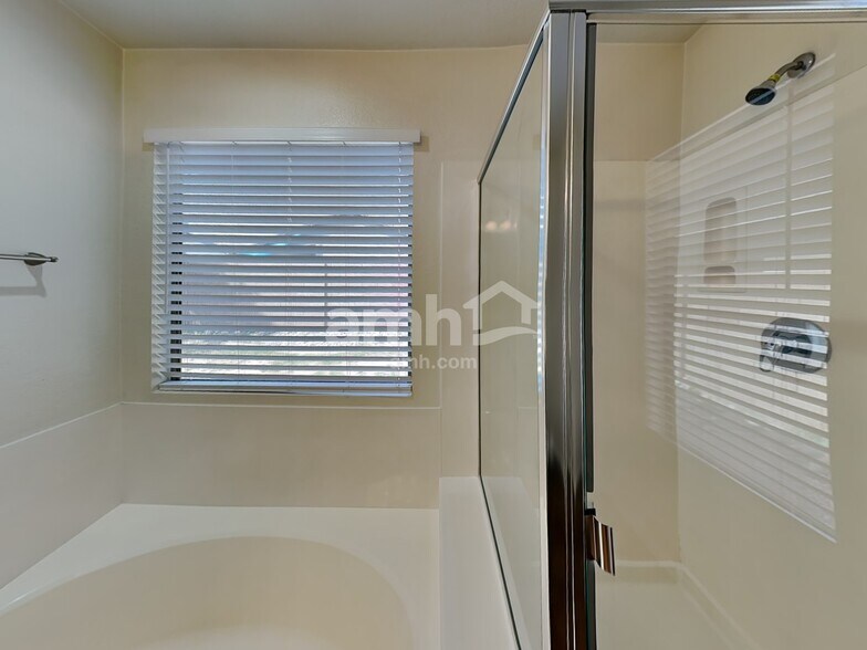 Building Photo - 15912 W Carmen Dr