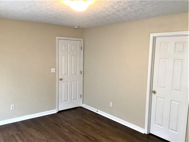 Building Photo - 930 W Jameson Ct