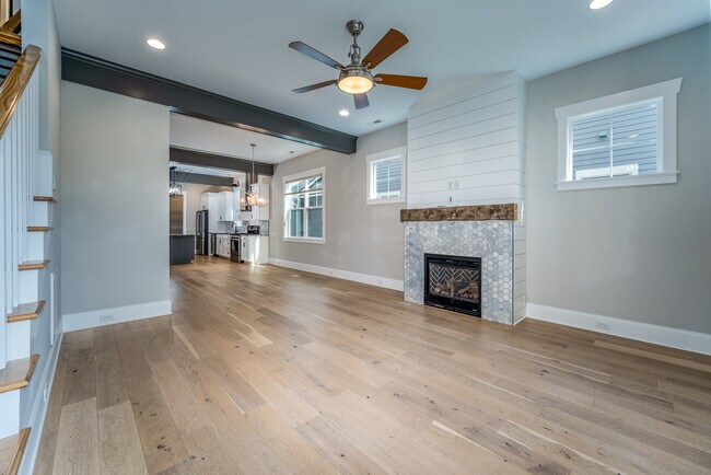 Building Photo - 288 W Main St