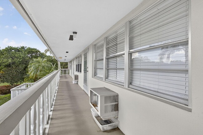 Building Photo - 16 Sussex A