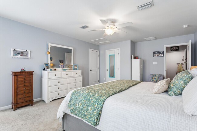 Building Photo - 4 Bedroom / 2.5 Bathroom - Marquis Hills