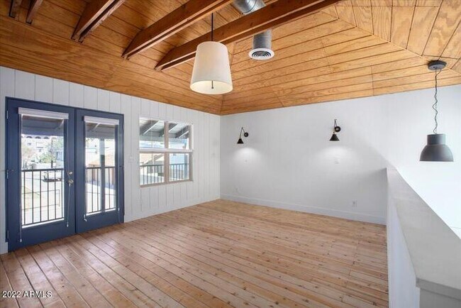 Primary Photo - Luxury Living in Roosevelt Historic District!