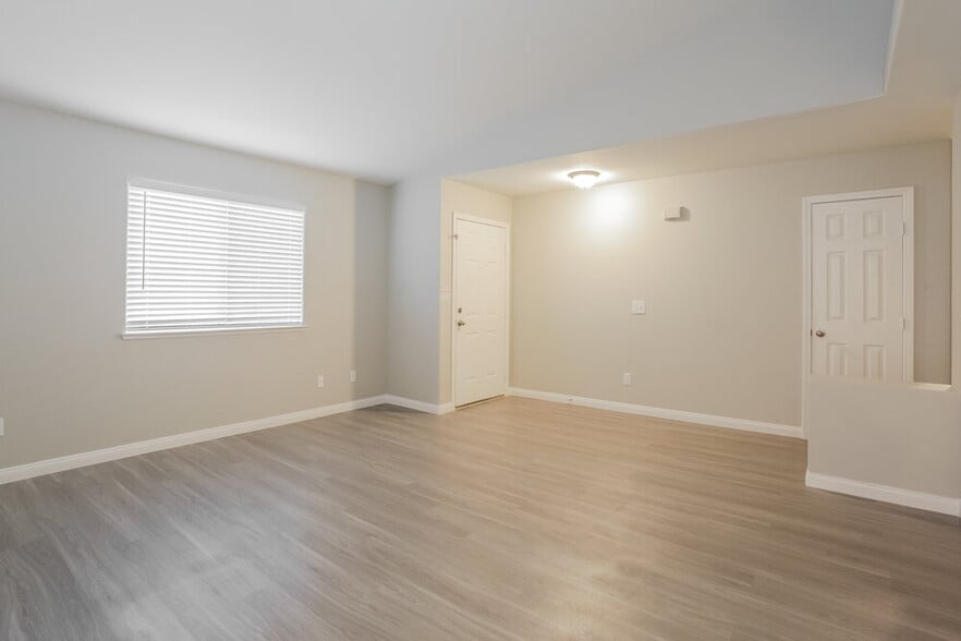 Building Photo - 7332 Backstretch Dr
