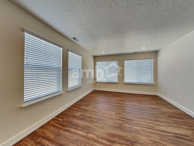 Building Photo - 1015 W 850 S