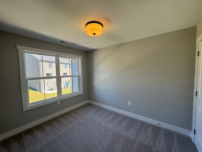 Building Photo - Sunburst Villa Luxury Townhouse WITH BASEMENT