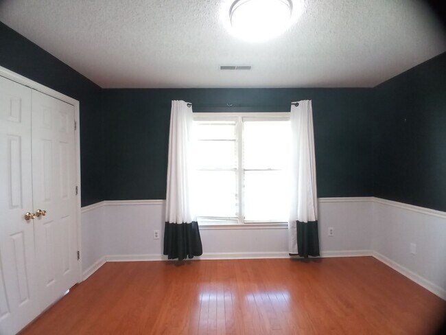 Building Photo - 350 Katydid St