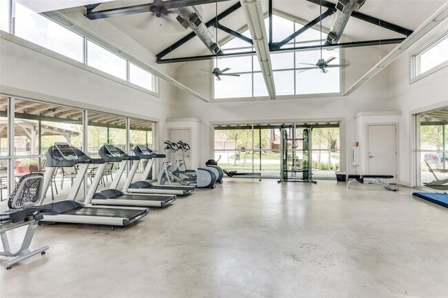 Building Photo - 2408 Griffith Park Dr