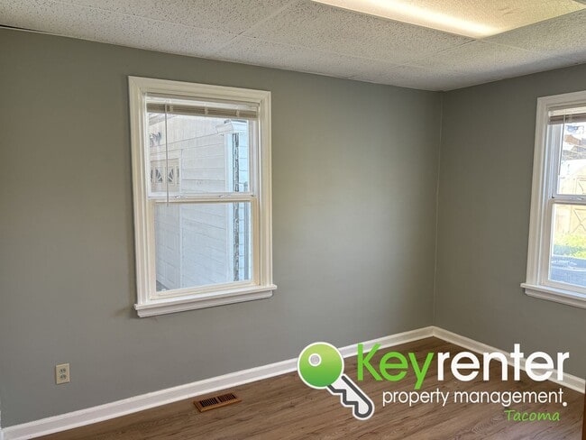 Building Photo - Gorgeous 3Bed/2Bath In the Heart of Tacoma!