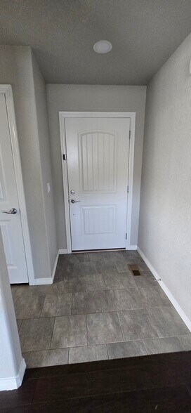 Front Door Entry - 6081 Anders Ridge Ln