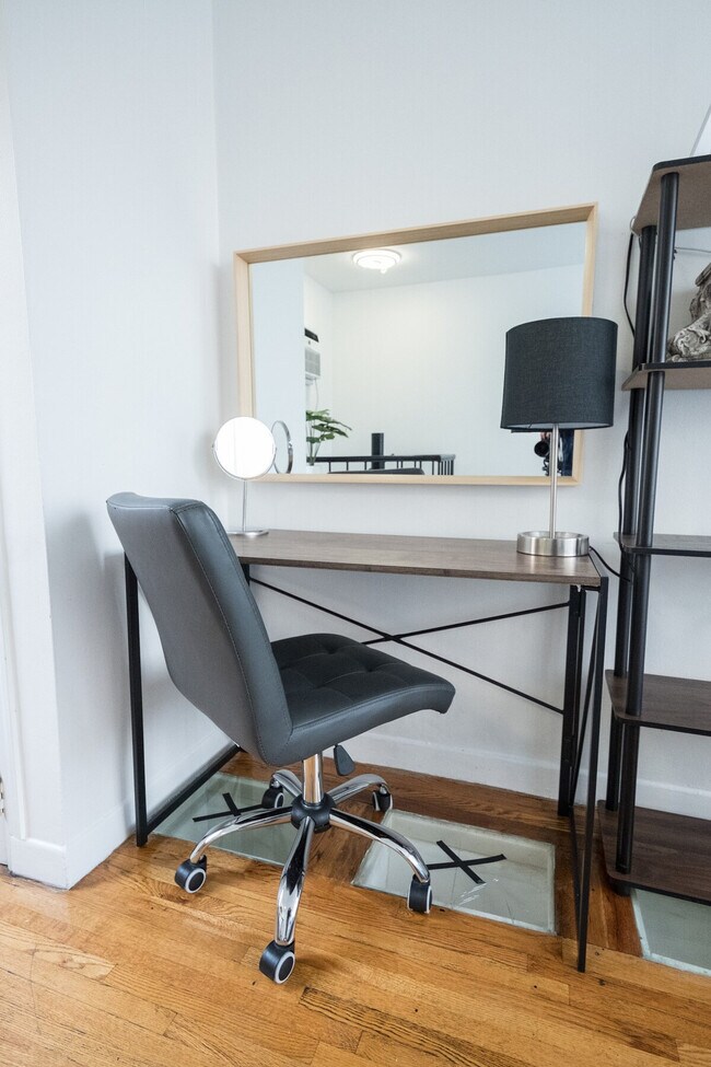 Building Photo - 328 E 74th St