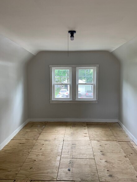 Building Photo - 32 Shaffner St