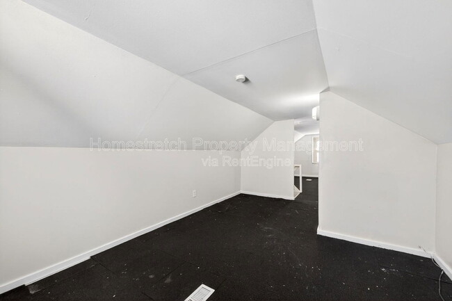 Building Photo - 6029 Evergreen Blvd