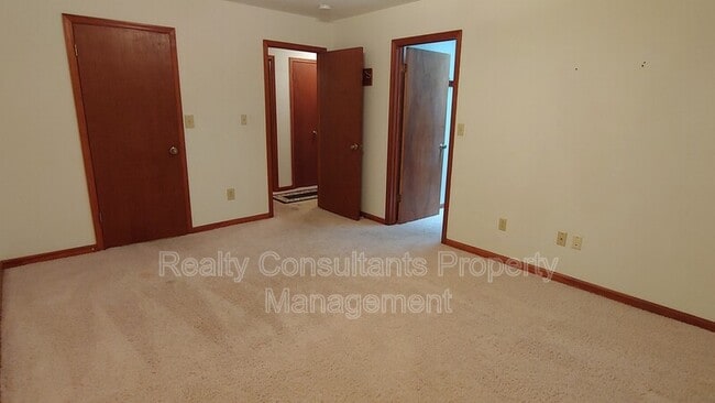 Building Photo - 302 Aspen Ct