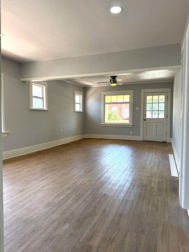 Building Photo - 469
