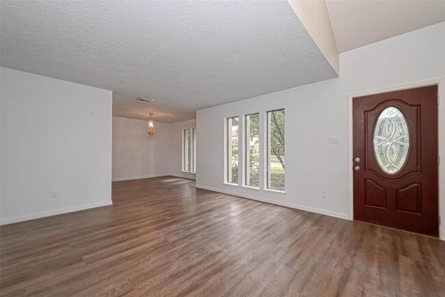 Building Photo - Pecan Ridge Drive, Sugar Land, TX 77479 - 4 BR 2 BA single-family home