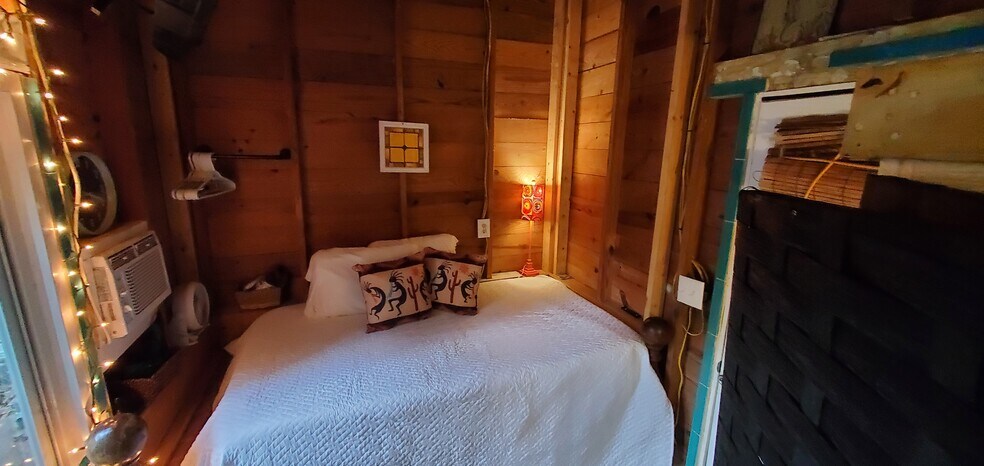 Building Photo - 5014 Hillwood Cir S