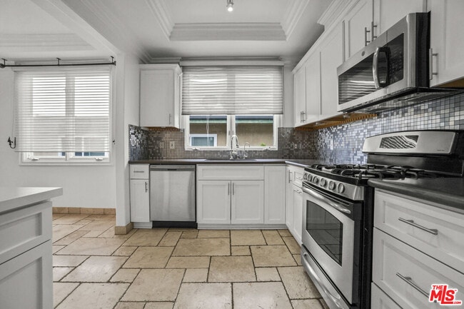 Building Photo - 11952 Montana Ave