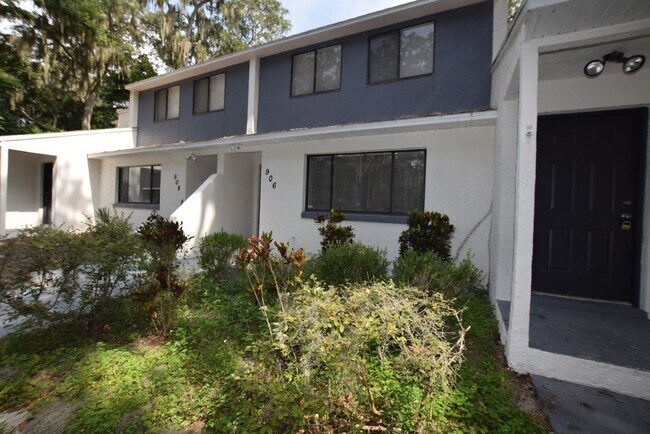 Building Photo - 908 Sumter St