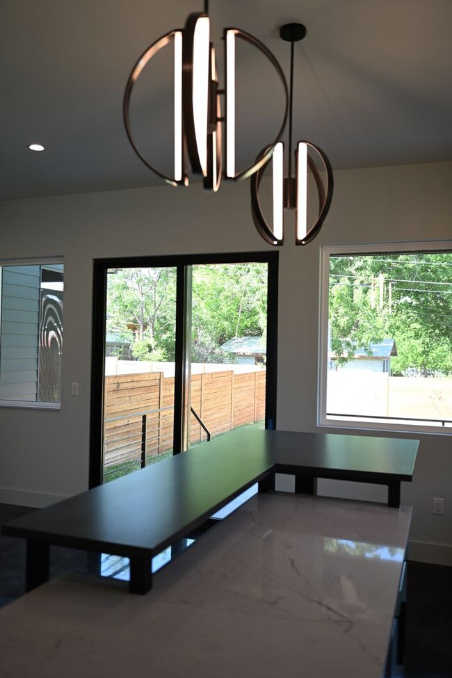 Building Photo - South Austin Oasis