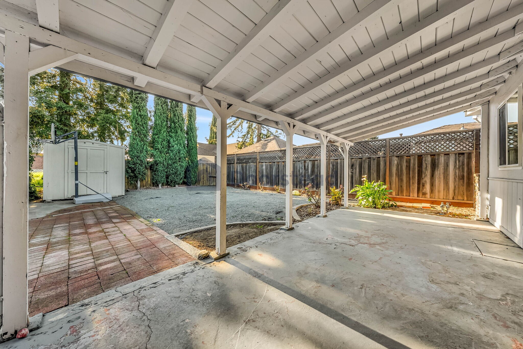 Building Photo - 2448 Pioneer Ave