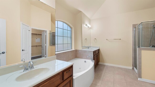Building Photo - 7808 Alophia Dr