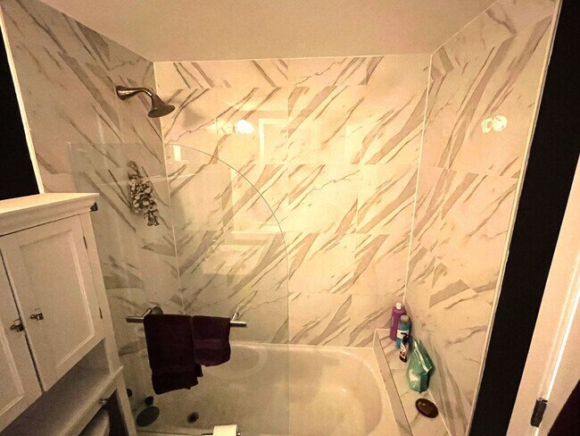 Building Photo - Recently Renovated 1 bedroom apartment in Columbia Heights