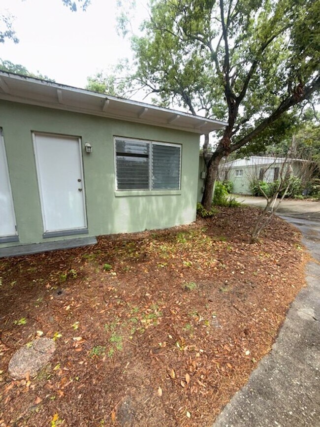 Building Photo - 1016 Alba Dr