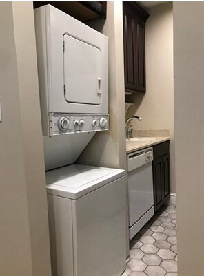 Building Photo - 69 Chestnut St