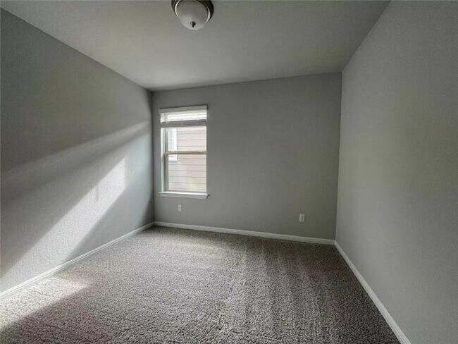 Building Photo - 2205 Arendale Dr