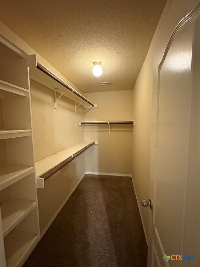 Building Photo - 374 Posey Pass