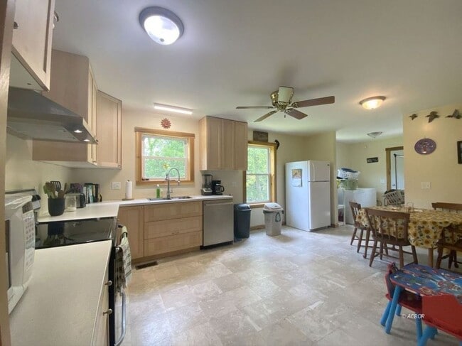 Building Photo - 6749 Kramer Ln