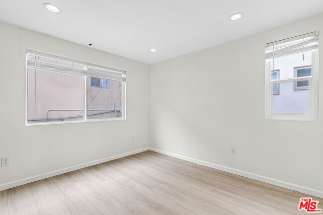 Building Photo - 1409 N Hobart Blvd