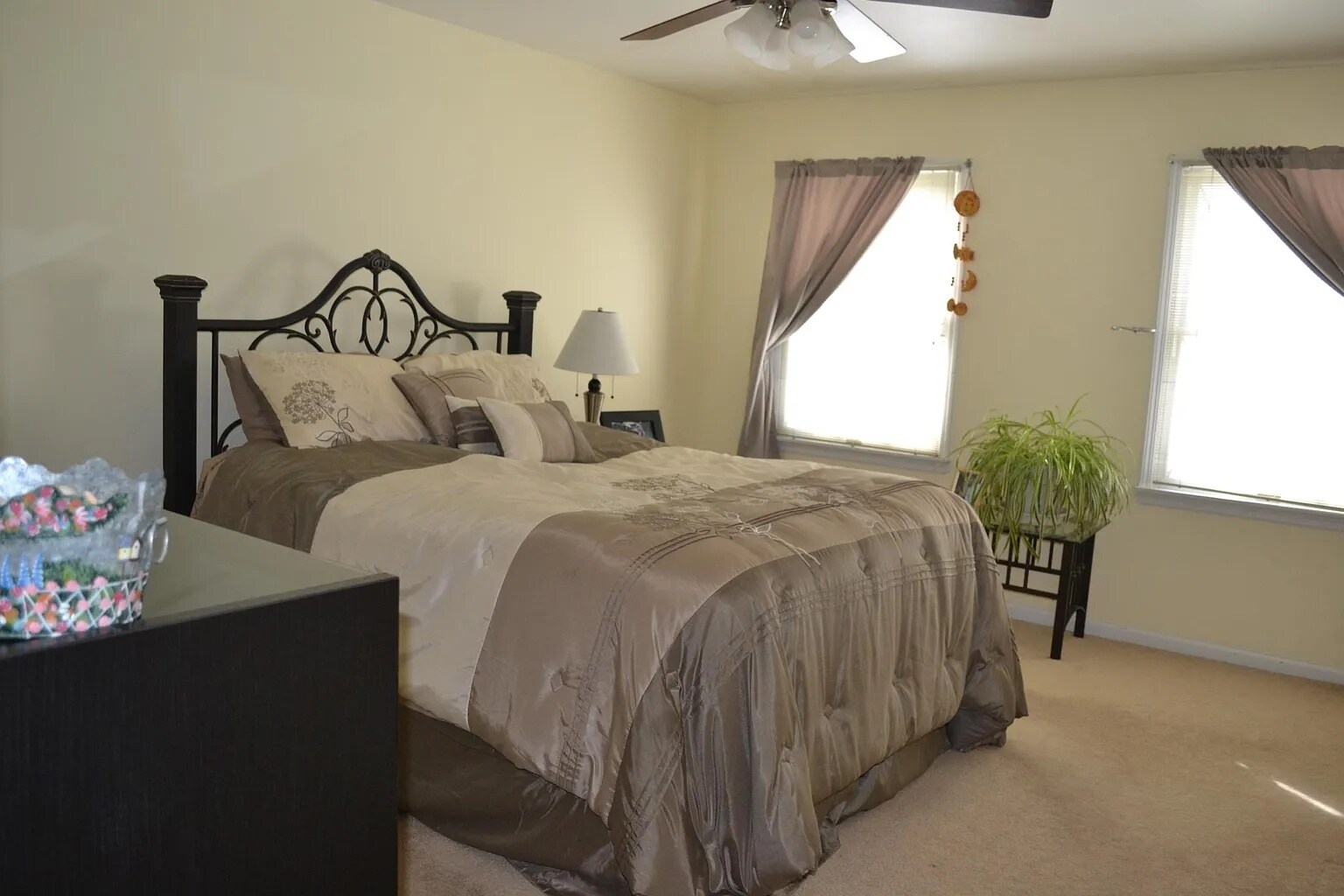 Master bedroom - 216 Christopher Ave