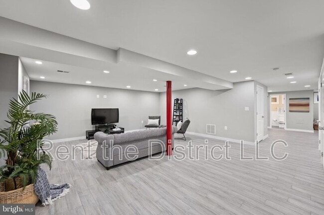 Building Photo - 4234 South Dakota Ave NE