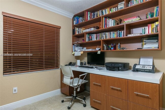 Building Photo - 19701 W Oakmont Dr