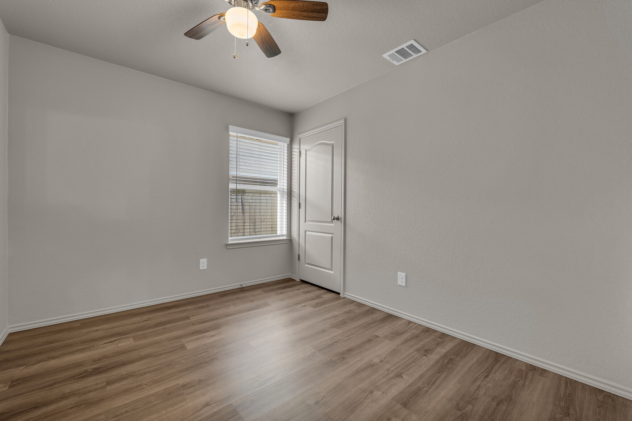 Building Photo - 609 Lost Trl