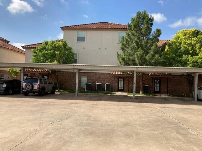 Building Photo - 2106 Main St