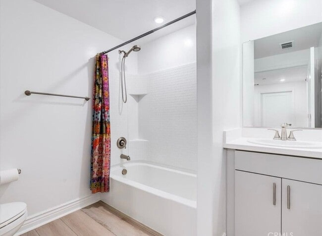 Building Photo - 2 Bedroom 2 Full Bath Condo with Stunning Views and Energy Savings