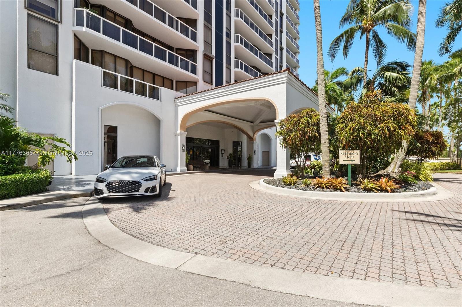 Building Photo - 3598 Yacht Club Dr