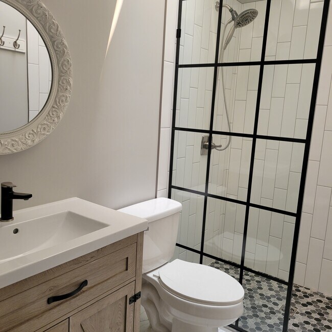 Building Photo - 110 Hilton Ln